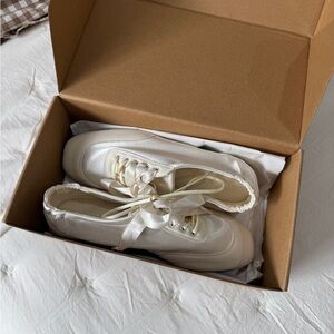 Elegant White Satin Women's Shoes vivaia